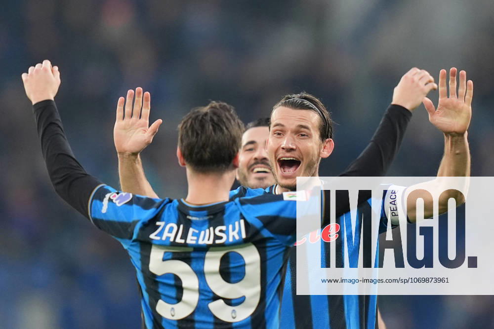 Atalantas Marten de Roon celebrates after scoring 2-0 during the Frecciarossa Italian Cup 2025 2026 soccer match between Atalanta and Genoa at New Balance Arena in Bergamo , North Italy , Wednesday , December 03 , 2025. - Soccer