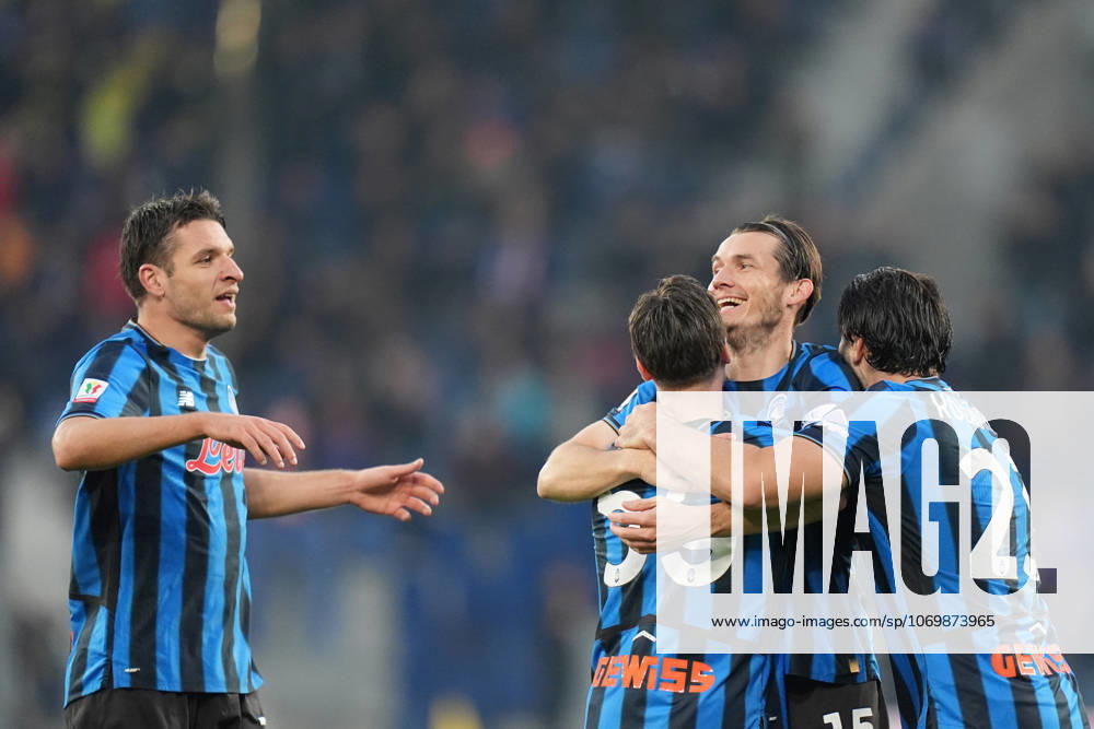 Atalantas Marten de Roon celebrates after scoring 2-0 during the Frecciarossa Italian Cup 2025 2026 soccer match between Atalanta and Genoa at New Balance Arena in Bergamo , North Italy , Wednesday , December 03 , 2025. - Soccer