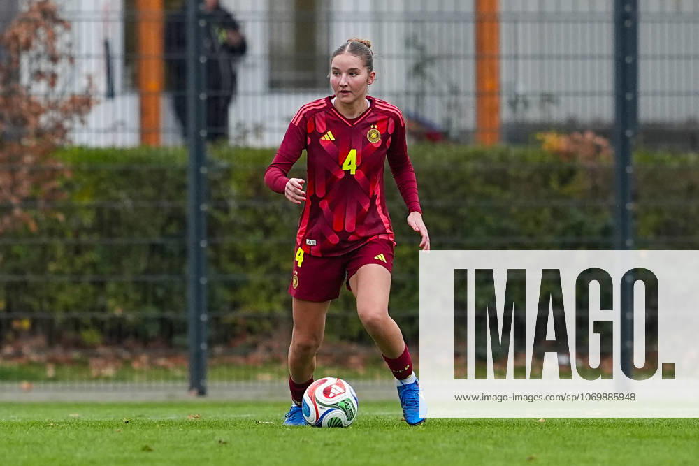 Football, International, European Championship Qualification U19 Women, Germany Spain, Sportschule Wedau Lina Szaraz GER 4 DFB regulations prohibit any use of photographs as image sequences and or quasi video Photo xYannisxDreimannxPressefotoKochx Nordrhein Westfahlen Germany