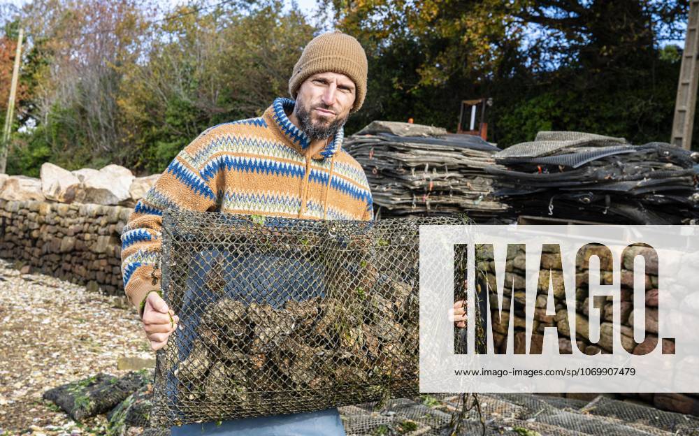 FORMER GOALKEEPER BENOIT COSTIL HAS INVESTED IN OSTREICULTURE HE IS ASSOCIATED WITH SIMON PICARD AT THE AHOY OSTREICOLE SITE IN BADEN 56 BADEN, FRANCE, OCTOBER 28, 2025 PHOTO BERNARD LE BARS costil benoit FOOT 2025 MAGAZINE COSTIL CARNAC FRANCE 28 10 2025 LE BARS BERNARD CARNAC France GermanyxJapanxUKxFrancexBelgiumxOUT