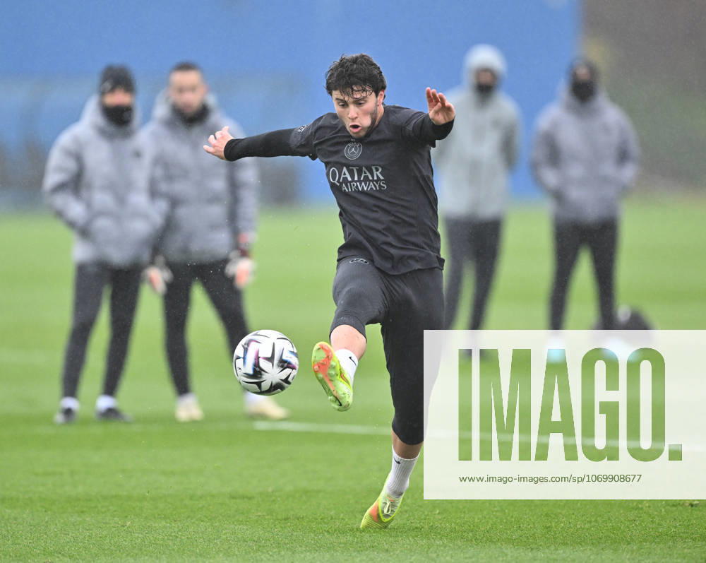 Paris Saint-Germain media day at the PSG Campus POISSY, FRANCE - DECEMBER 04: Player of Paris Saint-Germain Joao Neves in action during a training session on media day at the PSG Campus in Poissy, west of Paris, France on December 04, 2025. Mustafa Yalcin Anadolu Poissy France. Editorial use only. Please get in touch for any other usage.