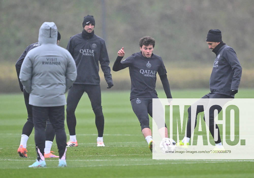 Paris Saint-Germain media day at the PSG Campus POISSY, FRANCE - DECEMBER 04: Players of Paris Saint-Germain Joao Neves (C), Marquinhos (R) and Fabian Ruiz (L) in action during a training session on media day at the PSG Campus in Poissy, west of Paris, France on December 04, 2025. Mustafa Yalcin Anadolu Poissy France. Editorial use only. Please get in touch for any other usage.