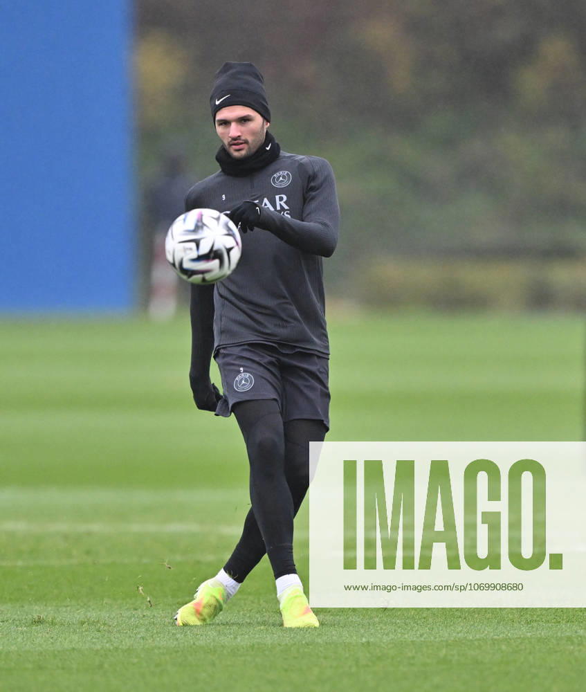 Paris Saint-Germain media day at the PSG Campus POISSY, FRANCE - DECEMBER 04: Player of Paris Saint-Germain Goncalo Ramos in action during a training session on media day at the PSG Campus in Poissy, west of Paris, France on December 04, 2025. Mustafa Yalcin Anadolu Poissy France. Editorial use only. Please get in touch for any other usage.
