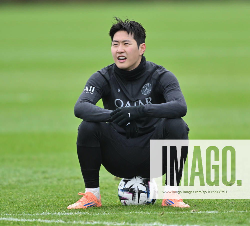 Paris Saint-Germain media day at the PSG Campus POISSY, FRANCE - DECEMBER 04: Player of Paris Saint-Germain (PSG) Lee Kang-in is seen during a training session on media day at the PSG Campus in Poissy, west of Paris, France on December 04, 2025. Mustafa Yalcin Anadolu Poissy France. Editorial use only. Please get in touch for any other usage.