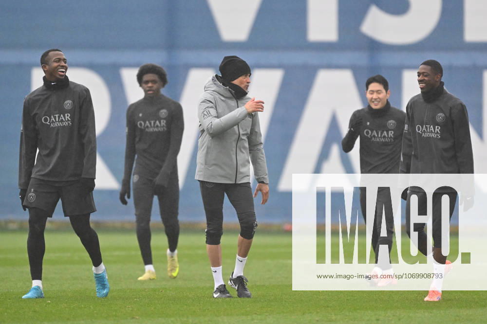 Paris Saint-Germain media day at the PSG Campus POISSY, FRANCE - DECEMBER 04: Head coach of PSG Luis Enrique (C), Ousmane Dembele (R) and Willian Pacho (L) smile during a training session on media day at the PSG Campus in Poissy, west of Paris, France on December 04, 2025. Mustafa Yalcin Anadolu Poissy France. Editorial use only. Please get in touch for any other usage.