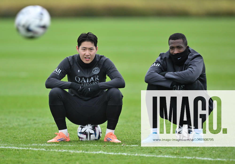 Paris Saint-Germain media day at the PSG Campus POISSY, FRANCE - DECEMBER 04: Players of Paris Saint-Germain (PSG) Lee Kang-in (L) and Willian Pacho (R) are seen during a training session on media day at the PSG Campus in Poissy, west of Paris, France on December 04, 2025. Mustafa Yalcin Anadolu Poissy France. Editorial use only. Please get in touch for any other usage.