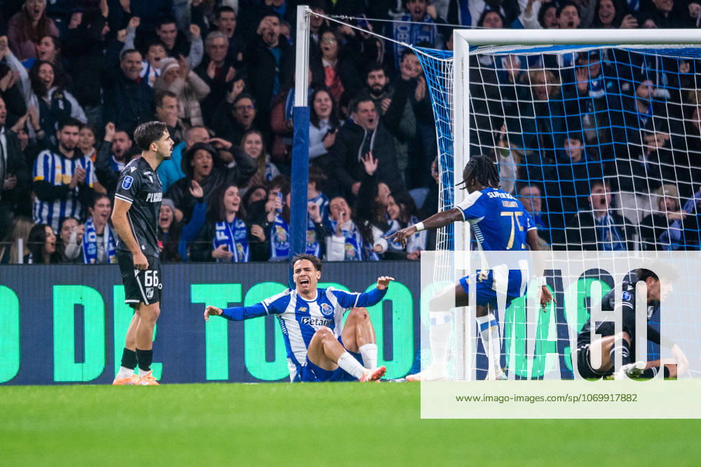 FC Porto v Vitoria SC - Primeira Liga In Porto, Portugal, on November 30, 2025, Gabri Veiga from FC Porto sustains an injury after scoring a goal during the Allianz Cup 2025 26 match between FC Porto and Vitoria SC at Estadio do Dragao on December 4, 2025, in Porto, Portugal Porto Portugal