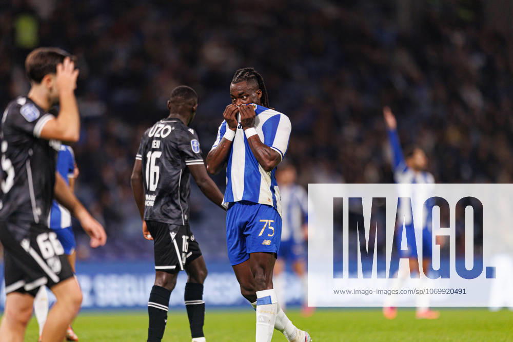 Yann Karamoh and Beni Mukendi seen during Taca Da Liga 25 26 quarterfinal between teams of FC Porto and Vitoria SC (Bernardo Benjamim Ball Raw Images) Porto Estadio do Dragao Portugal