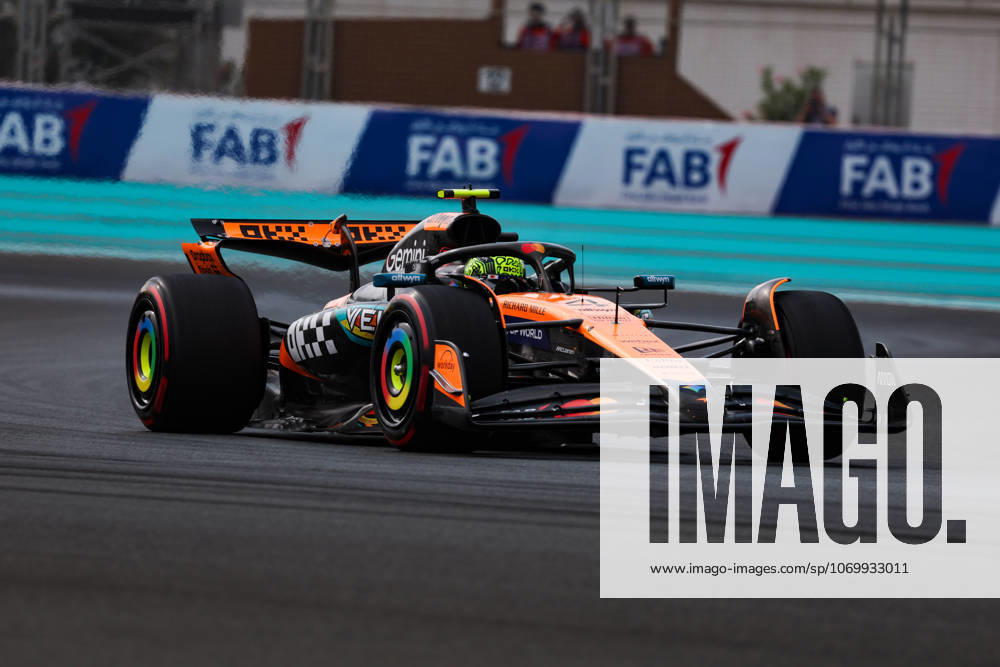 F1 - ABU DHABI GRAND PRIX 2025 04 NORRIS Lando (gbr), McLaren F1 Team MCL39, action during the 2025 Formula 1 Abu Dhabi Grand Prix, 24th round of the 2025 FIA Formula One World Championship, WM, Weltmeisterschaft from December 05 to 07, 2025 on the Yas Marina Circuit, in Abu Dhabi, United Arab Emirates -