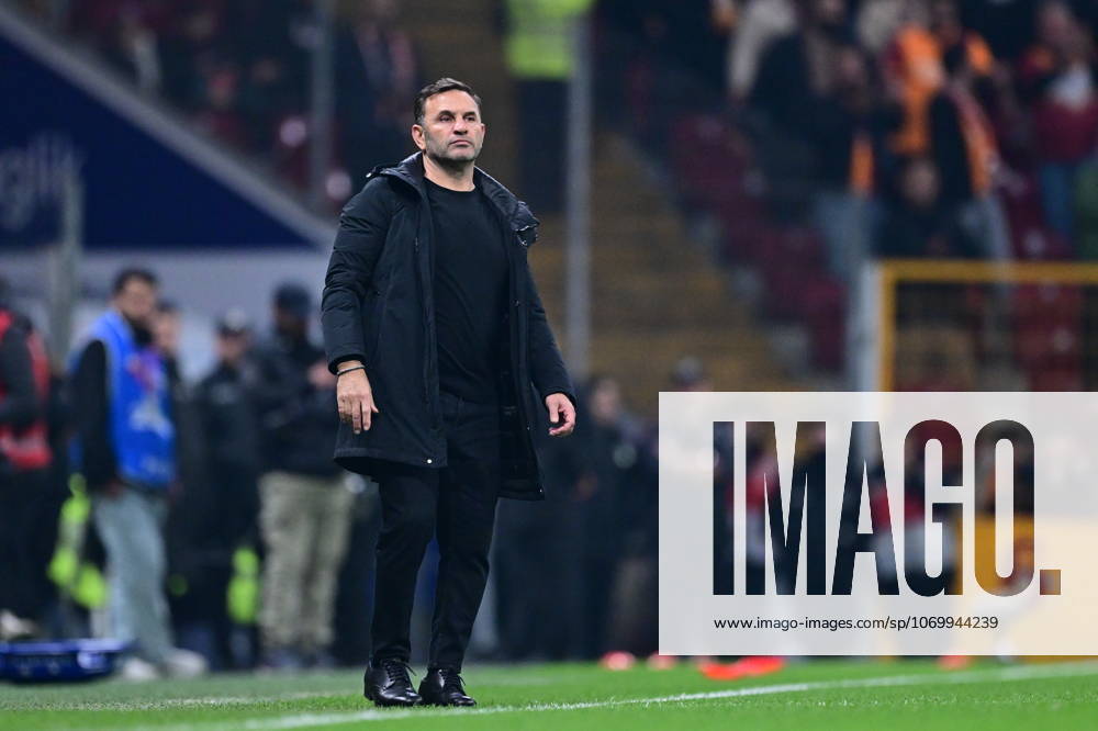 Galatasaray v Samsunspor - Turkish Super Lig ISTANBUL, TURKIYE - DECEMBER 5: Head Coach of Galatasaray Okan Buruk follows Turkish Super Lig week 15 football match between Galatasaray and Samsunspor at RAMS Park in Istanbul, Turkiye on December 5, 2025. Abdulhamid Hosbas Anadolu Istanbul Turkey. Editorial use only. Please get in touch for any other usage.