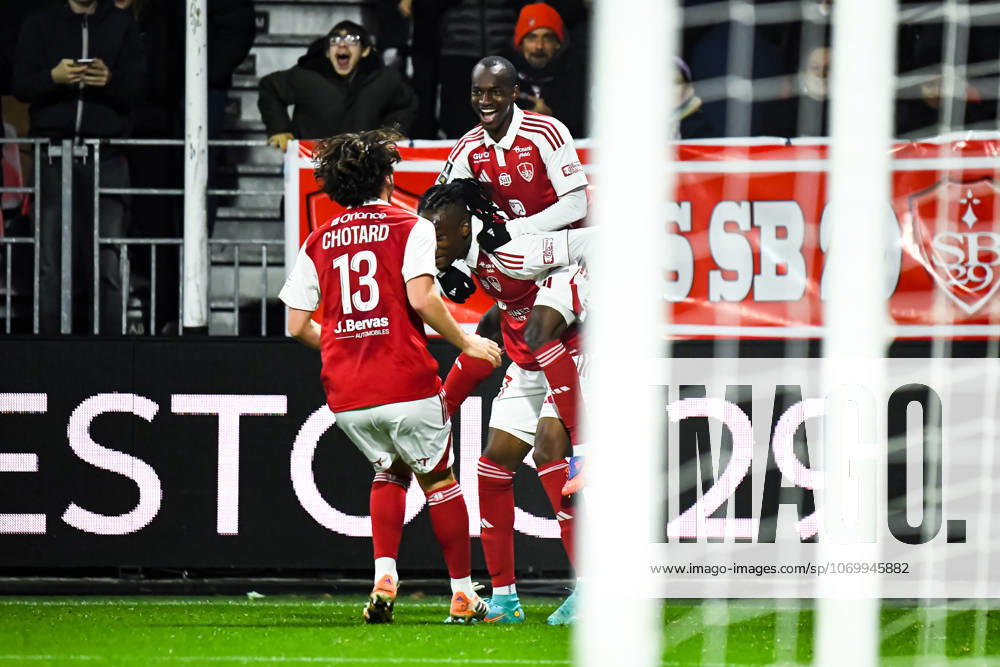 Joie des joueurs du Stade Brestois aprÃ s le but de Kamory Doumbia (Stade Brestois)