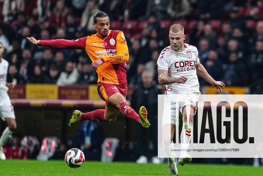 Galatasaray v Samsunspor - Turkish Super Lig ISTANBUL, TURKIYE - DECEMBER 5: Leroy Sane (L) of Galatasaray in action against Rick van Drongelen (R) of Samsunspor during Turkish Super Lig week 15 football match between Galatasaray and Samsunspor at RAMS Park in Istanbul, Turkiye on December 5, 2025. Bunyamin Celik Anadolu Istanbul Turkey. Editorial use only. Please get in touch for any other usage.