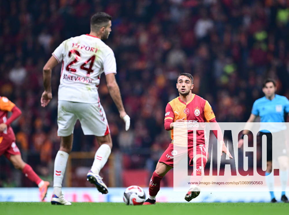Galatasaray v Samsunspor - Turkish Super Lig ISTANBUL, TURKIYE - DECEMBER 5: Yunus Akgun (11) of Galatasaray in action during the Turkish Super Lig week 15 football match between Galatasaray and Samsunspor at RAMS Park in Istanbul, Turkiye on December 5, 2025. Abdulhamid Hosbas Anadolu Istanbul Turkey. Editorial use only. Please get in touch for any other usage.