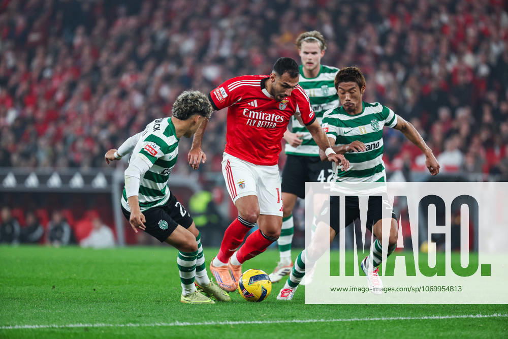 Pavlidis (SL Benfica) in action during the match between SL Benfica and Sporting CP, valid for Liga Portugal Betclic 2025 2026 at Estadio do Lisboa e Benfica on 5 December 2025. Lisboa Estadio Sport Lisboa e Benfica Lisboa Portugal