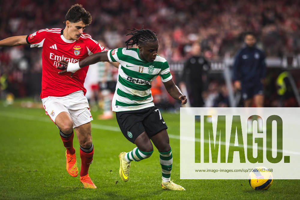 Geovany Quenda of Sporting CP (R) and Antonio Silva of SL Benfica (L) seen in action during the Liga Portugal Betclic match between Lisboa Benfica and Sporting Clube de Portugal at Estadio da Luz. Lisbon Portugal - ZUMAs197 20251205_aaa_s197_312