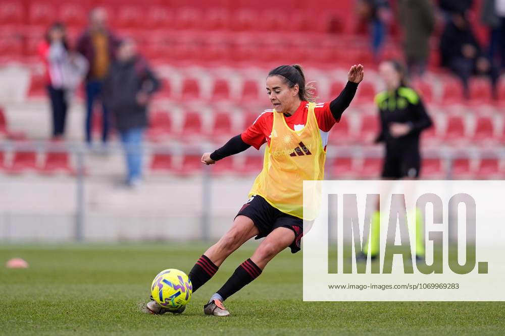 Alicia Redondo Gonzalez of Sevilla FC warms up during the Spanish Women League, Liga F, football match played between Atletico de Madrid and Sevilla FC at Centro Deportivo Alcala de Henares on December 06, 2025 in Madrid, Spain. Madrid Spain - ZUMAa181 20251206_zaa_a181_001