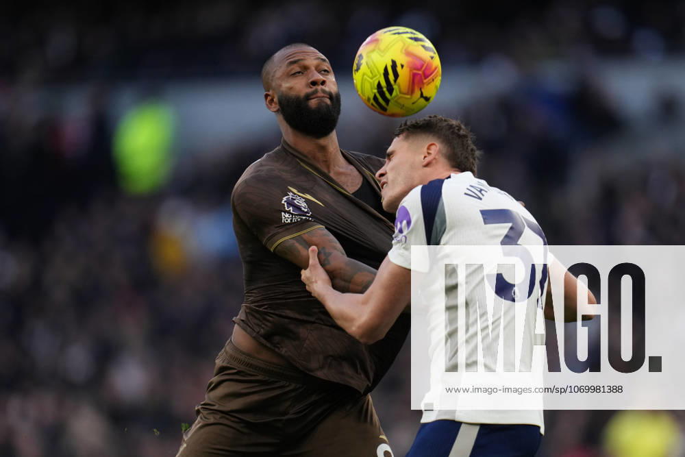 Premier League Tottenham Hotspur v Brentford Igor Thiago of Brentford and Micky van de Ven of Tottenham Hotspur battle during the Premier League match Tottenham Hotspur vs Brentford at Tottenham Hotspur Stadium, London, United Kingdom, 6th December 2025 (Photo by Harvey Murphy News Images)
