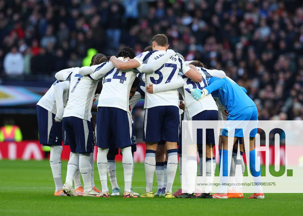 6th December 2025; Tottenham Hotspur Stadium, London, England; Premier League Football, Tottenham Hotspur versus Brentford; Tottenham Hotspur starting eleven huddle JohnxPatrickxFletcher