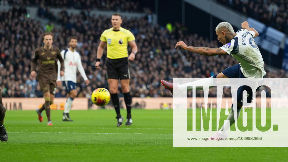 Tottenham Hotspur v Brentford Premier League Richarlison of Tottenham Hotspur shoots at goal against Brentford during the Premier League match at Tottenham Hotspur Stadium, London 06 12 2025 UK Newspapers OUT
