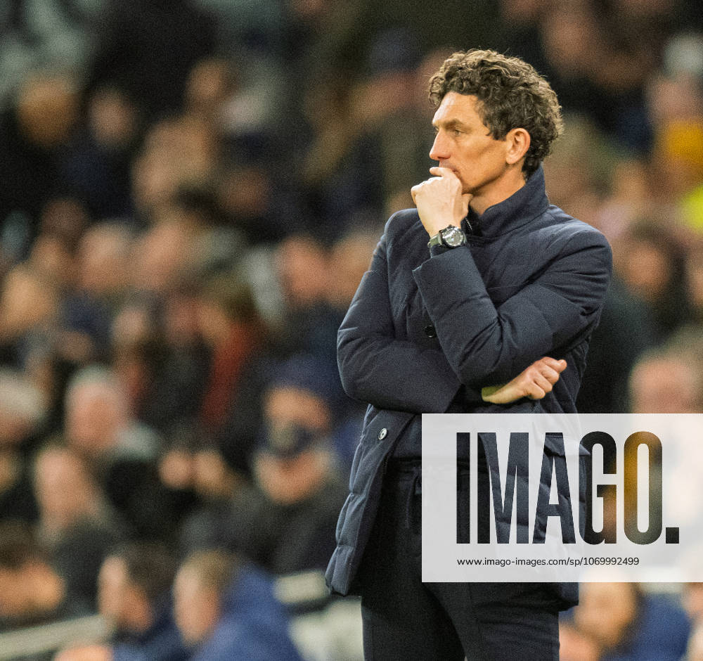 Tottenham Hotspur v Brentford Premier League Brentford Manager Keith Andrews looks on during the Premier League match at Tottenham Hotspur Stadium, London 06 12 2025 UK Newspapers OUT