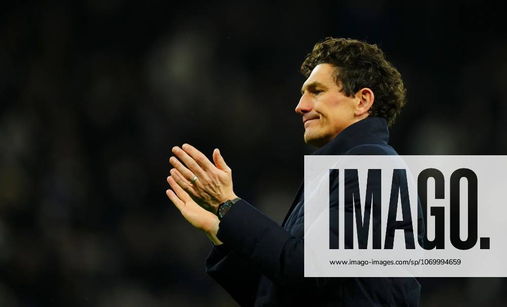 Brentford Manager Keith Andrews applauds the fans at full time Tottenham Hotspur v Brentford, Premier League, Football, Tottenham Hotspur Stadium, London, UK - 06 Dec 2025London Tottenham Hotspur Stadium United Kingdom