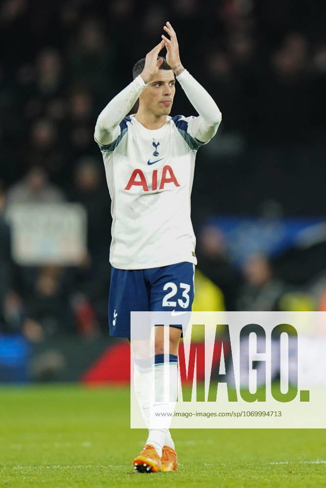 Tottenham Hotspur v Brentford, Premier League Pedro Porro of Tottenham Hotspur clapping the fans after the Tottenham Hotspur v Brentford Premier League match at the Tottenham Hotspur Stadium, London, England on 6 December 2025 Credit: Dylan Hepworth Every Second Media Editorial use only. All images are copyright Every Second Media Limited. No images may be reproduced without prior permission. All rights reserved. Premier League and Football League images are subject to licensing agreements with Football DataCo Limited. see https: www.football-dataco.com