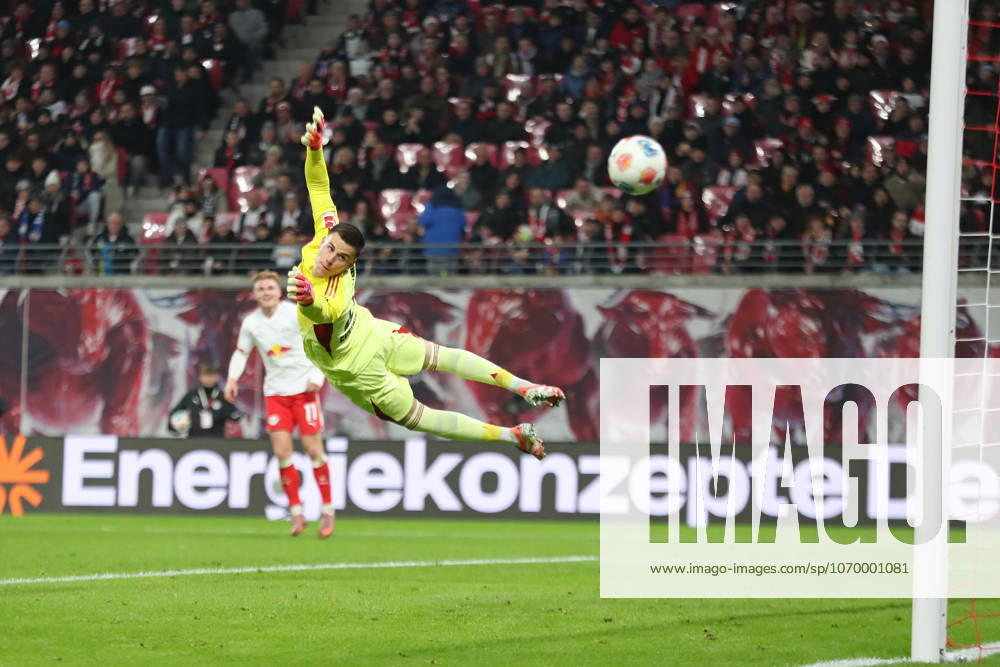 1 Soccer Bundesliga RB Leipzig vs SG Eintracht Frankfurt, 06 12 2025 LEIPZIG, GERMANY DECEMBER 6 Goalkeeper Michael Zetterer 23, Eintracht Frankfurt flies, the ball will land at the post during the Bundesliga match between RB Leipzig vs SG Eintracht Frankfurt at Red Bull Arena on matchday 13 of 1 Bundesliga on December 6, 2025 in Leipzig, Germany DFL REGULATIONS PROHIBIT ANY USE OF PHOTOGRAPHS AS IMAGE SEQUENCES AND OR QUASI VIDEO