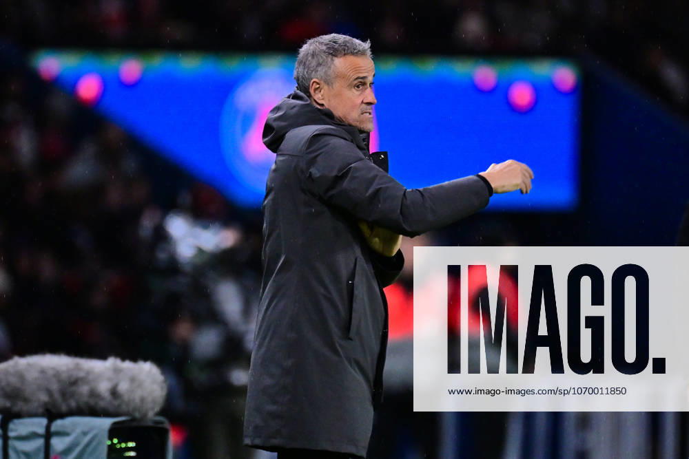 Luis Enrique Martinez ( coach PSG ) during the Ligue 1 match between Paris Saint Germain and Stade Rennais at Parc Des Princes on December 06 , 2025 in Paris, France. ( Photo by Federico Pestellini PsnewZ )