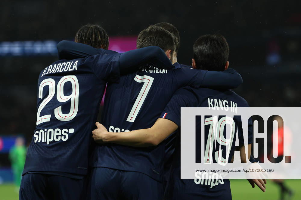 FBL FRA LIGUE1 Paris Saint Germain Stade Rennes Khvicha Kvaratskhelia Paris Saint Germain teammates embrace after a goal during the French L1 football match between Paris Saint Germain PSG an Stade Rennes at Parc des Princes Paris ,France, on December 06, 2025