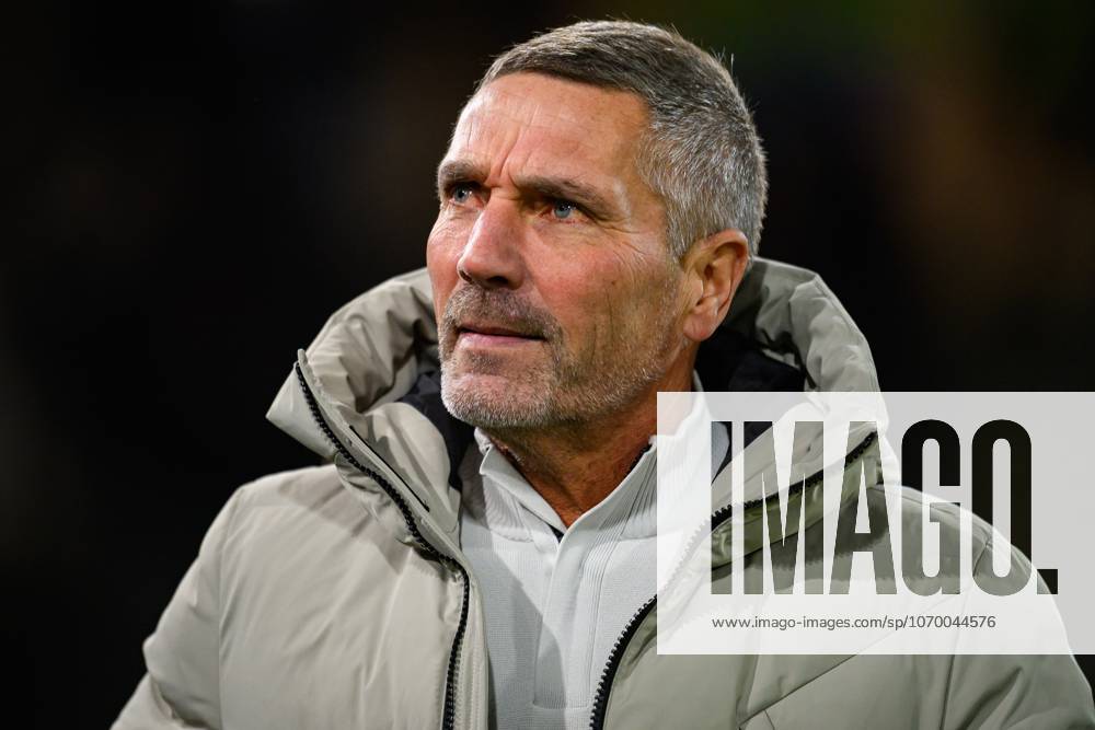 ALMELO , 06 12-2025 , Stadium Asito , season 2025 2026 , Dutch Eredivisie football , match between Heracles Almelo and Telstar , picture shows Heracles Almelo assistent trainer Hendrie Kruzen Heracles - Telstar x32399399x