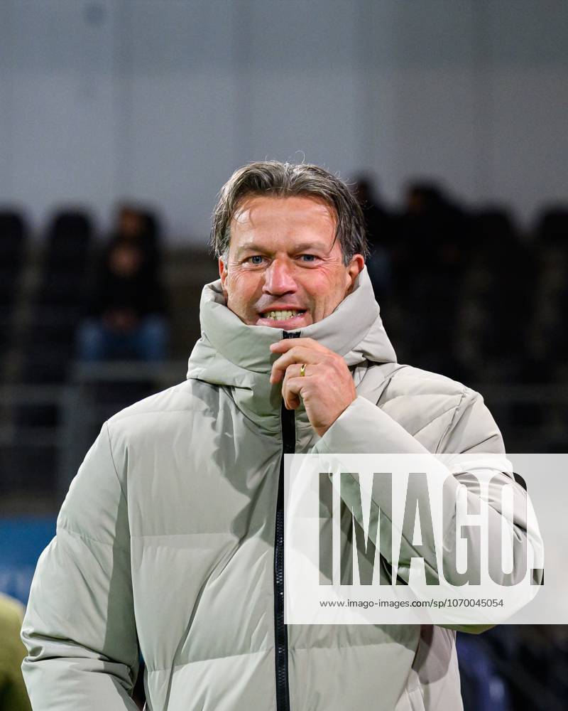 ALMELO , 06 12-2025 , Stadium Asito , season 2025 2026 , Dutch Eredivisie football , match between Heracles Almelo and Telstar , picture shows Heracles Almelo coach Ernest Faber Heracles - Telstar x32399565x