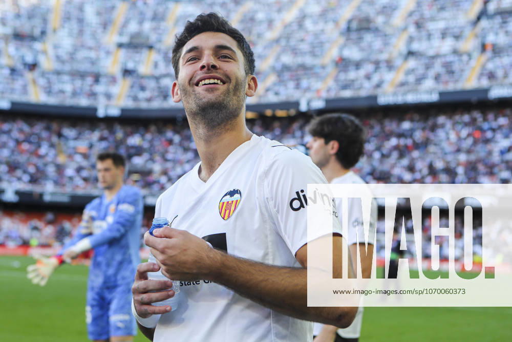 Hugo Duro of Valencia CF smiles during the Spanish league, La Liga EA Sports, football match played between Valencia CF and Sevilla FC at Mestalla stadium on December 7, 2025, in Valencia, Spain. Valencia SPAIN - ZUMAa181 20251207_zaa_a181_125