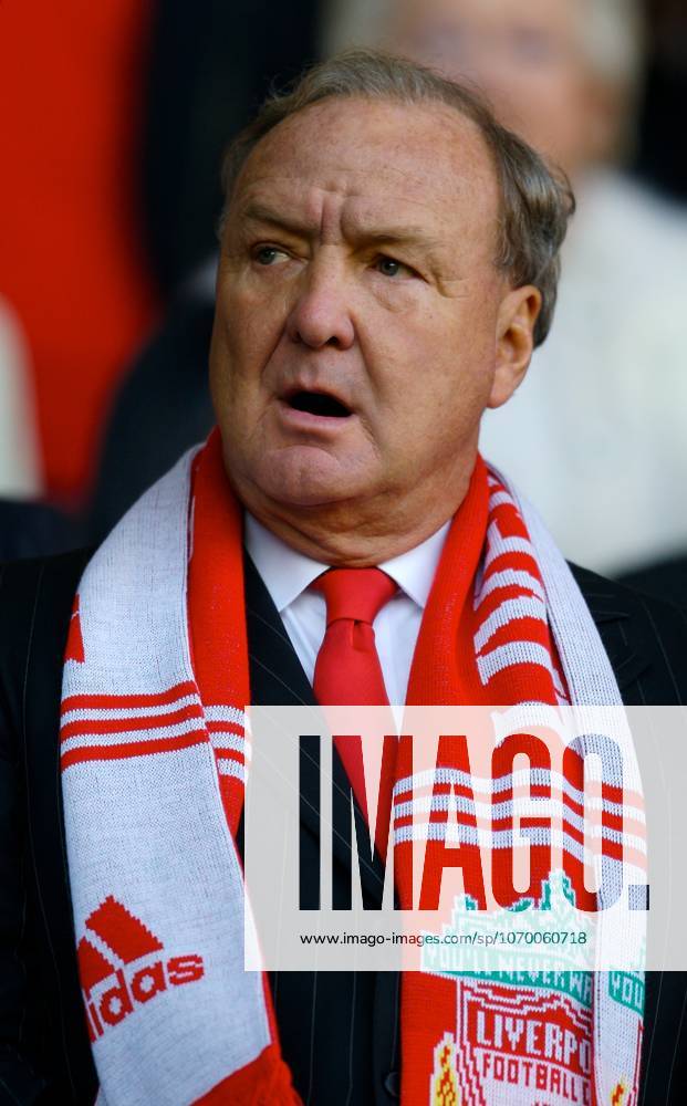 Football - FA Premier League - Liverpool FC v Arsenal FC LIVERPOOL, ENGLAND - Sunday, October 28, 2007: Liverpool s co-owner Tom Hicks during the Premiership match against Arsenal at Anfield. (Photo by David Rawcliffe Propaganda) LIVERPOOL Anfield MERSEYSIDE ENGLAND