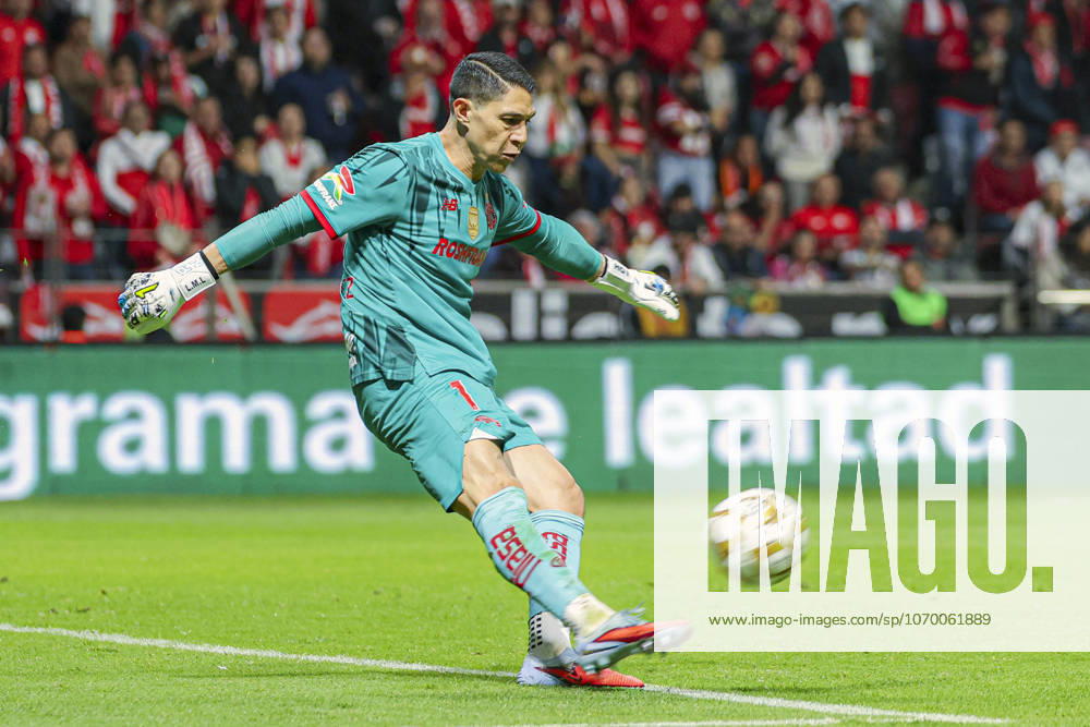 LIGA BBVA MX 2025 LIGA BBVA MX 2025 TOLUCA VS RAYADOS MONTERREY 06122025 TOLUCA, ESTADO DE MEXICO, MEXICO Action photo of Hugo Gonzalez, goalkeeper of Diablos Rojos del Toluca, during semifinal game of the Torneo de Apertura 2025 of the BBVA Liga MX, held at the Estadio Nemesio Diez of Toluca, Estado de Mexico against Rayados Monterrey Action photo of Hugo Gonzalez, goalkeeper of Diablos Rojos del Toluca, during semifinal game of the Torneo Apertura 2025 of the BBVA Liga MX, held at the Estadio Nemesio Diez of Toluca, Estado de Mexico against Rayados Monterrey IMAGENSHOP AGENCIA FOTOGRAFIC TOLUCA ESTADO DE MEXICO MEXICO