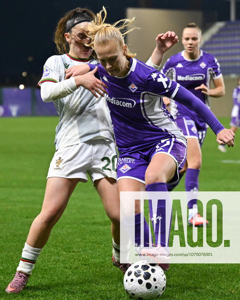 CALCIO - Serie A Femminile - ACF Fiorentina vs Ternana Women Bredgaard Sofie (Fiorentina) against Di Giammarino Virginia (Ternana) close to the corner flag during ACF Fiorentina vs Ternana Women, Italian football Serie A Women match in Bagno a Ripoli (FI), Italy, December 07 2025 Bagno a Ripoli (FI) Italy