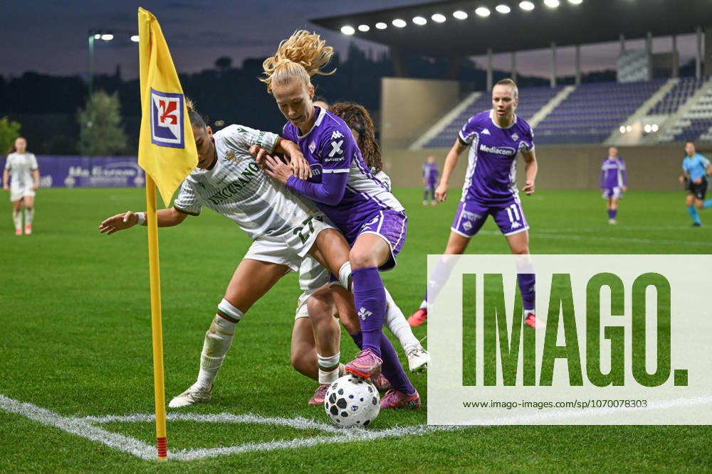 CALCIO - Serie A Femminile - ACF Fiorentina vs Ternana Women Bredgaard Sofie (Fiorentina) against Di Giammarino Virginia (Ternana) close to the corner flag during ACF Fiorentina vs Ternana Women, Italian football Serie A Women match in Bagno a Ripoli (FI), Italy, December 07 2025 Bagno a Ripoli (FI) Italy