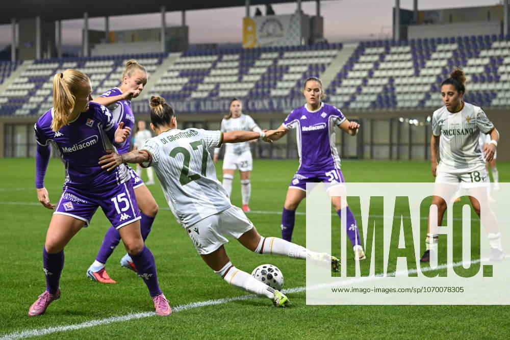 CALCIO - Serie A Femminile - ACF Fiorentina vs Ternana Women Bredgaard Sofie (Fiorentina) against Di Giammarino Virginia (Ternana) close to the corner flag during ACF Fiorentina vs Ternana Women, Italian football Serie A Women match in Bagno a Ripoli (FI), Italy, December 07 2025 Bagno a Ripoli (FI) Italy