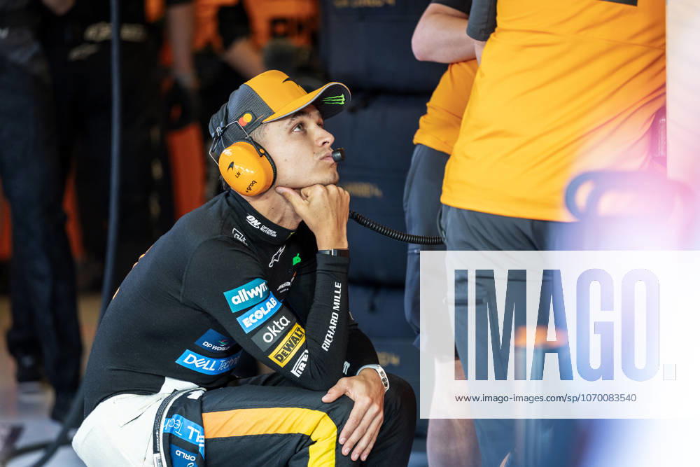 2025 Formula One Abu Dhabi Grand Prix Yas Marina Circuit, Abu Dhabi, United Arab Emirates 7.December.2025; Lando Norris of Great Britain and McLaren F1 Team in the garage during Formula One Abu Dhabi Grand Prix (Photo by Jay Hirano) Abu Dhabi Yas Marina Circuit United Arab Emirates