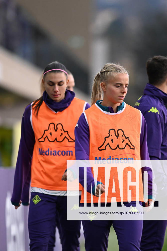 CALCIO - Serie A Femminile - ACF Fiorentina vs Ternana Women Emilie Woldvik and Agnese Bonfantini (Fiorentina) during the warm up during ACF Fiorentina vs Ternana Women, Italian football Serie A Women match in Bagno a Ripoli (FI), Italy, December 07 2025 Bagno a Ripoli (FI) Italy