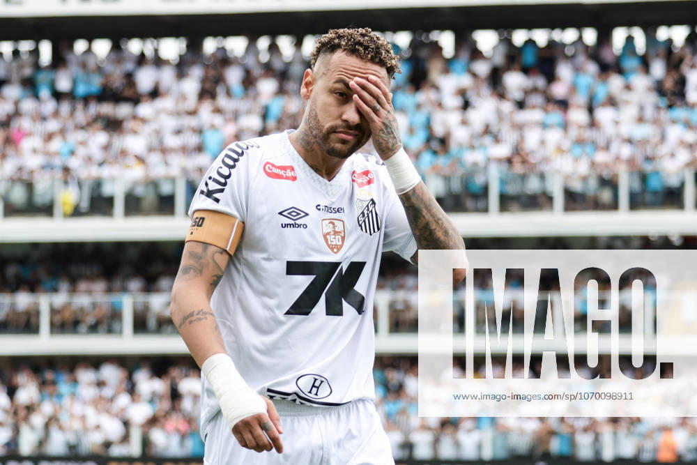 Neymar of Santos during the Santos v Cruzeiro - Brasileirao 2025 at Vila Belmiro Stadium on December 07, 2025 in Santos, Brazil. (Photo by Marco Buenavista Sports Press Photo)