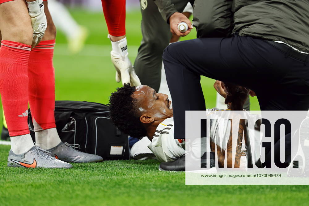 Eder Militao (Real), DECEMBER 7, 2025 - Football Soccer : Militao receiving treatment for his injury during Spanish LaLiga EA Sports match between Real Madrid CF - RC Celta de Vigo at the Estadio Santiago Bernabeu in Madrid, Spain. Noxthirdxpartyxsales aflo_312912221