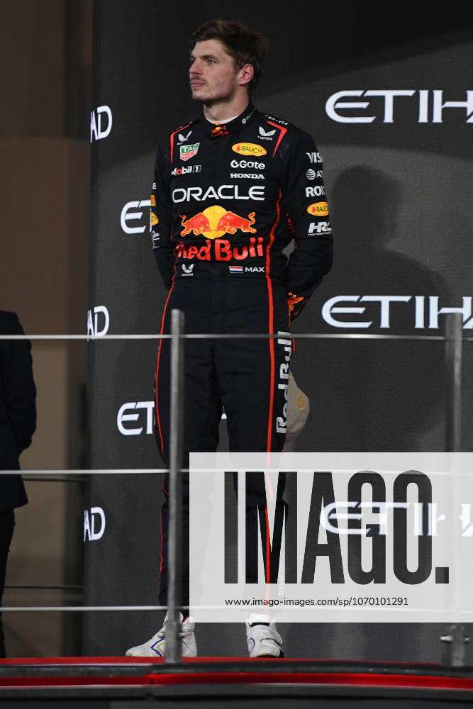 Motorsport FIA Formula 1, Abu Dhabi Grand Prix v l Cheers, joy of victory Max Verstappen Oracle Red Bull Racing starting number 1 FIA REGULATIONS PROHIBIT ANY USE OF PHOTOGRAPHS as IMAGE SEQUENCES and or QUASI VIDEO Abu Dhabi