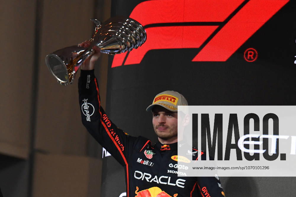 Motorsport FIA Formula 1, Abu Dhabi Grand Prix v l Cheers, joy of victory Max Verstappen Oracle Red Bull Racing starting number 1 FIA REGULATIONS PROHIBIT ANY USE OF PHOTOGRAPHS as IMAGE SEQUENCES and or QUASI VIDEO Abu Dhabi