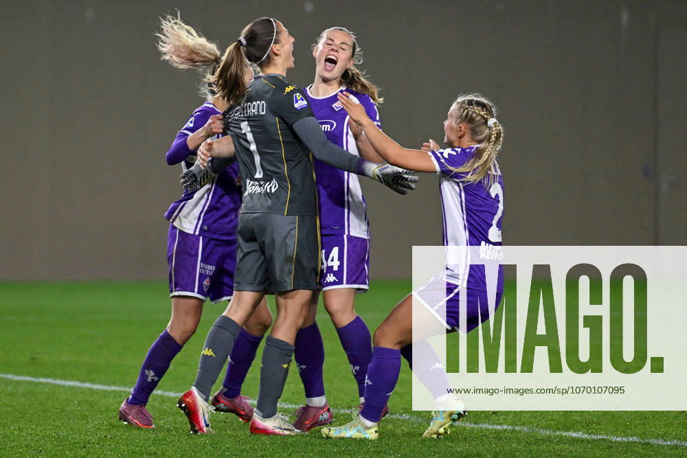 CALCIO - Serie A Femminile - ACF Fiorentina vs Ternana Women ACF Fiorentina Women s players celebrate after Ternana Womens s missed penalty during ACF Fiorentina vs Ternana Women, Italian football Serie A Women match in Bagno a Ripoli (FI), Italy, December 07 2025 Bagno a Ripoli (FI) Italy