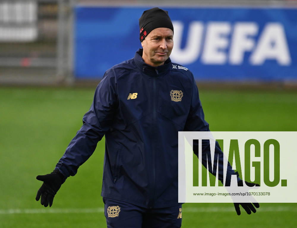 0912 2025, Football , UEFA Champions League , 2025 2026 , Bayer Leverkusen , Training before the match against Newcastle United Coach Kasper Hjulmand Bayer 04 Leverkusen Leverkusen