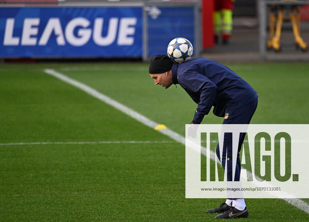 0912 2025, Football , UEFA Champions League , 2025 2026 , Bayer Leverkusen , Training before the match against Newcastle United Coach Kasper Hjulmand Bayer 04 Leverkusen Leverkusen