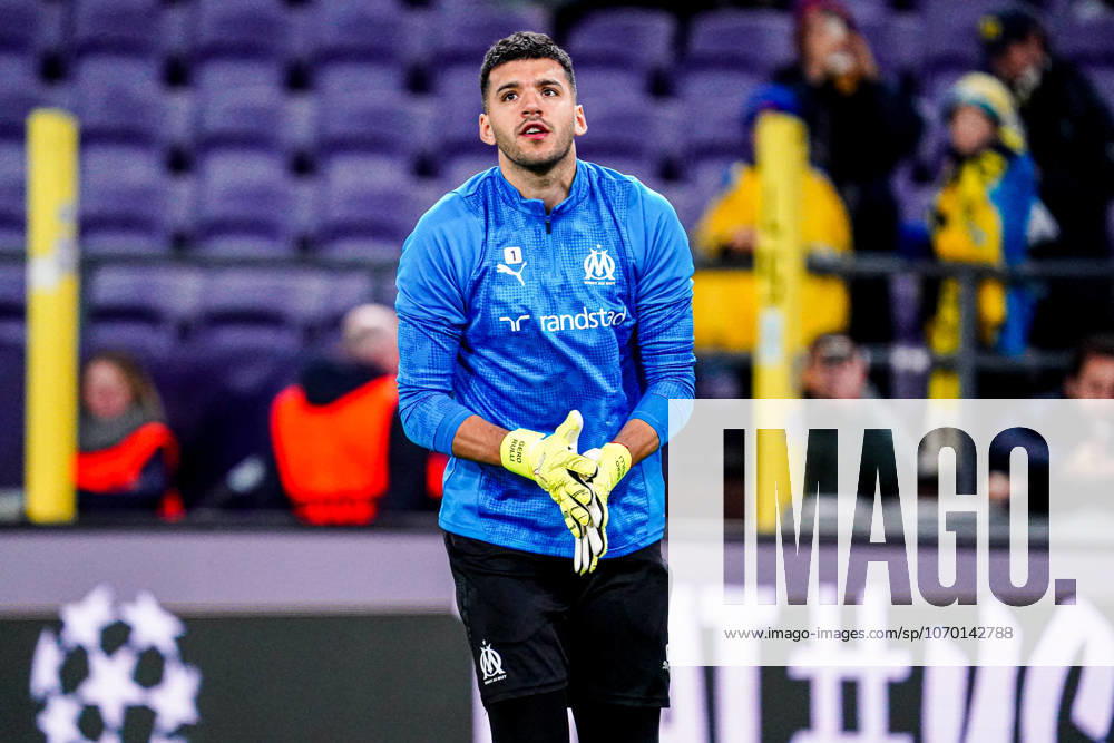 2025-12-09 R. Union Saint-Gilloise v Olympique de Marseille - UEFA Champions League 2025 26 League Phase MD6 BRUSSELS, BELGIUM - DECEMBER 9: goalkeeper Geronimo Rulli of Olympique de Marseille looks on prior to the UEFA Champions League 2025 26 League Phase MD6 match between R. Union Saint-Gilloise and Olympique de Marseille at RSC Anderlecht Stadium on December 9, 2025 in Brussels, Belgium. (Photo by Gabriel Calvino Alonso BSR Agency) Brussels Belgium Content not available for redistribution in The Netherlands directly or indirectly through any third parties.