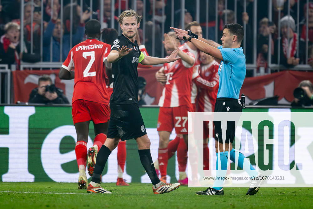 Nicholas Walsh Referee Referee, Scotland Scotland indicates to Morten Hjulmand Sporting Lisbon, 42 that it is a correct goal by Lennart Karl FC Bayern Muenchen, 42 not in picture for 2 1 GER, FC Bayern Muenchen vs Sporting Lisbon SCP, Football, Champions League, League Phase 6 Matchday, Season 2025 2026, 09 12 2025 DFL DFB REGULATIONS PROHIBIT ANY USE OF PHOTOGRAPHS AS IMAGE SEQUENCES AND OR QUASI VIDEO GER, FC Bayern Muenchen vs Sporting Lisbon SCP, Football, Champions League, League Phase 6 Matchday, Season 2025 2026, 09 12 2025 Muenchen
