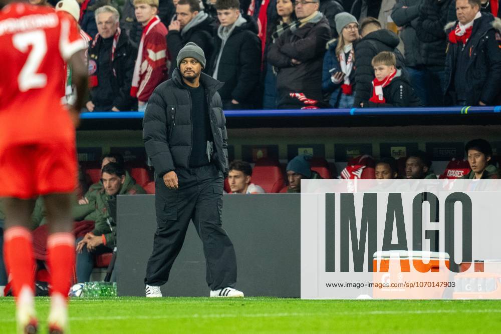 Head Coach Vincent Kompany FC Bayern Muenchen , FC Bayern Muenchen vs Sporting Lisbon, Football, Champions League, Matchday 6, 09 12 2025 Muenchen Bayern Germany