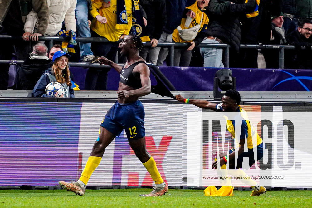 2025-12-09 R. Union Saint-Gilloise v Olympique de Marseille - UEFA Champions League 2025 26 League Phase MD6 BRUSSELS, BELGIUM - DECEMBER 9: Promise David of R. Union Saint-Gilloise, Ousseynou Niang of R. Union Saint-Gilloise celebrate the late equalizer during the UEFA Champions League 2025 26 League Phase MD6 match between R. Union Saint-Gilloise and Olympique de Marseille at RSC Anderlecht Stadium on December 9, 2025 in Brussels, Belgium. (Photo by Gabriel Calvino Alonso BSR Agency) Brussels Belgium Content not available for redistribution in The Netherlands directly or indirectly through any third parties.